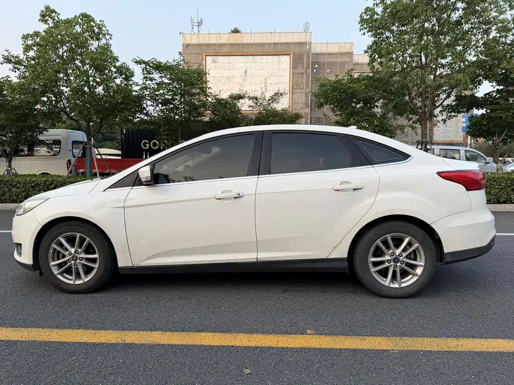 Focus Sedan EcoBoost 180 Auto Elite