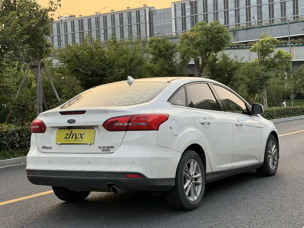 Focus Sedan EcoBoost 180 Auto Elite