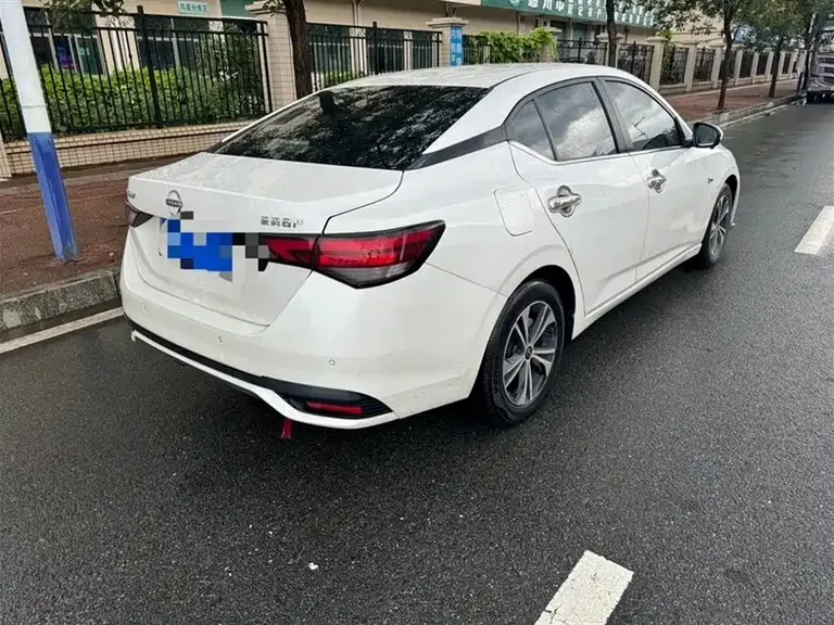 Nissan Sylphy 1.6 L CVT Joy