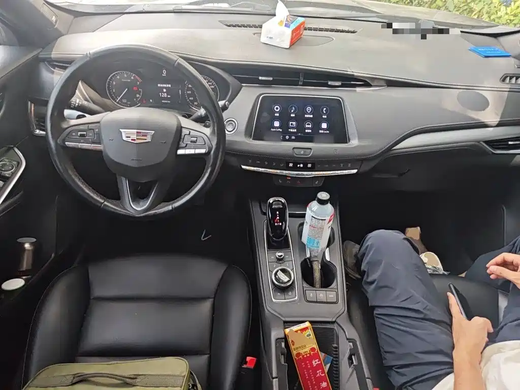 Cadillac XT4 28 T 2 WD Leading
