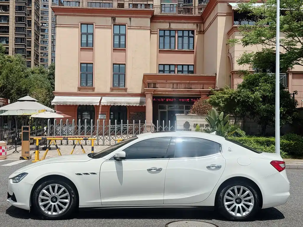 Ghibli 3.0 T Standard