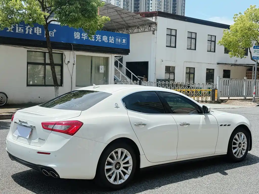 Ghibli 3.0 T Standard
