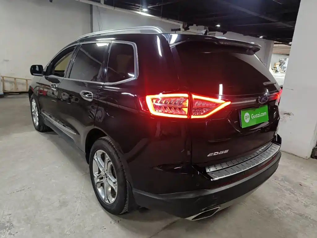 Edge EcoBoost 245 2 WD Grand Sharp 7-seat