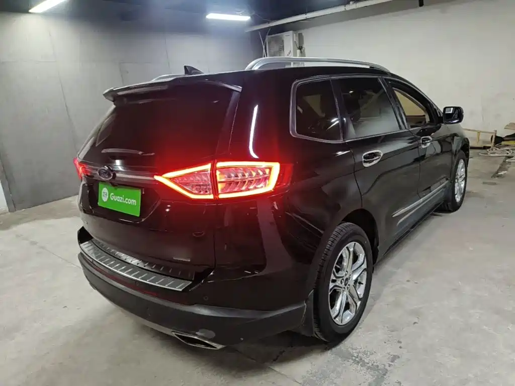 Edge EcoBoost 245 2 WD Grand Sharp 7-seat
