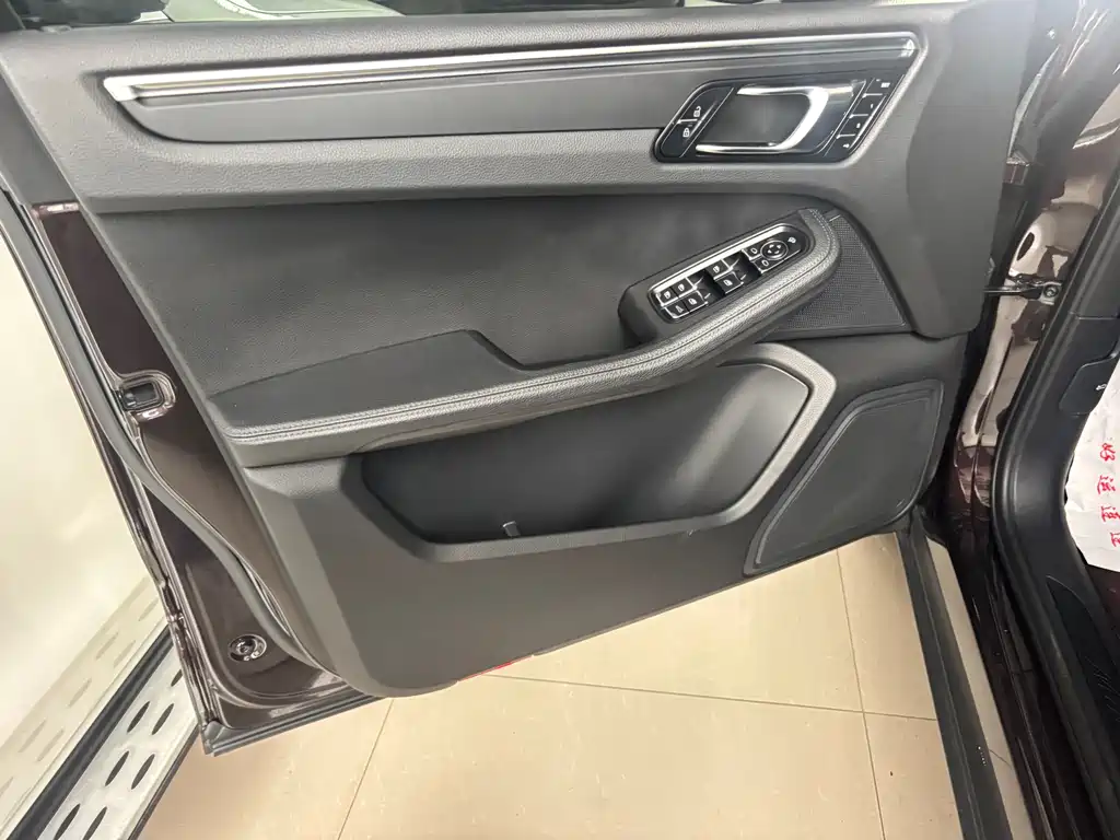 Macan Macan 2.0 T
