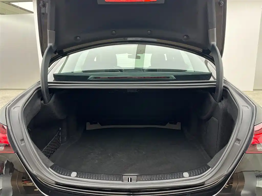 Mercedes-Benz E-Class E 260 L Sport