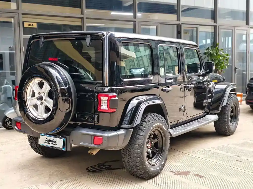 Wrangler 2.0 T Sahara 4-door CN-V
