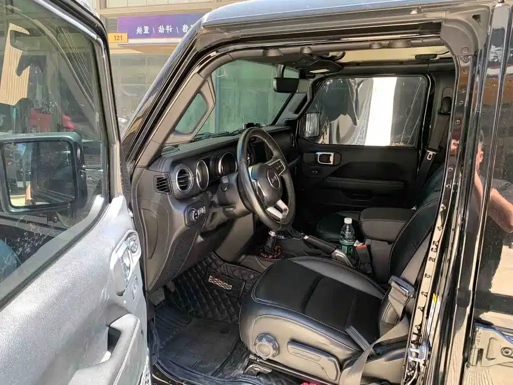 Wrangler 2.0 T Sahara 4-door CN-V