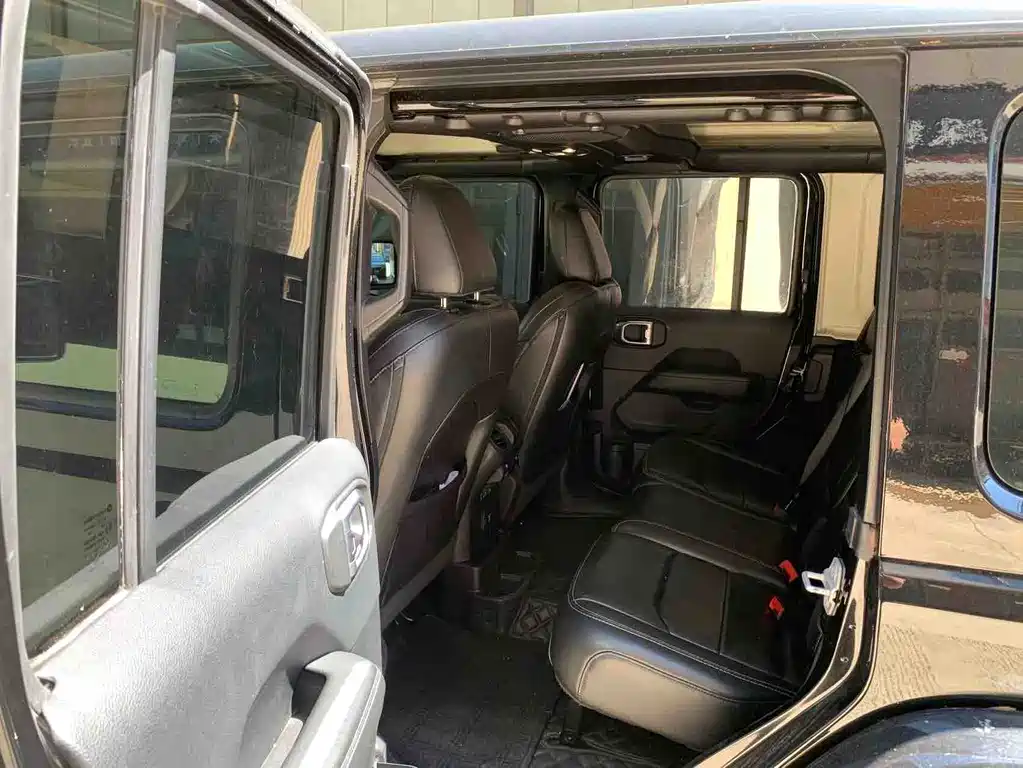 Wrangler 2.0 T Sahara 4-door CN-V