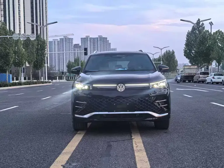 Volkswagen Tiguan L PRO 380 TSI 4 WD R-Line Smart Supreme
