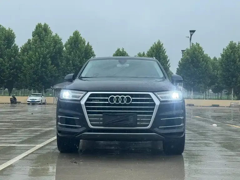 Audi Q7 45 TFSI Tech
