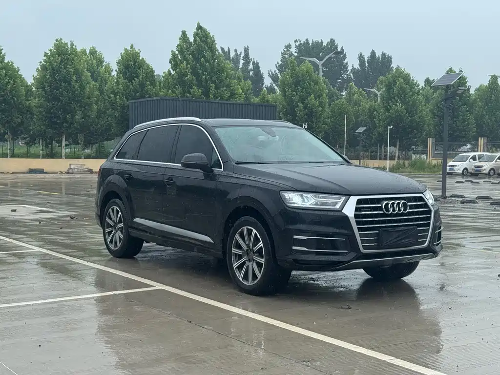 Audi Q7 45 TFSI Tech