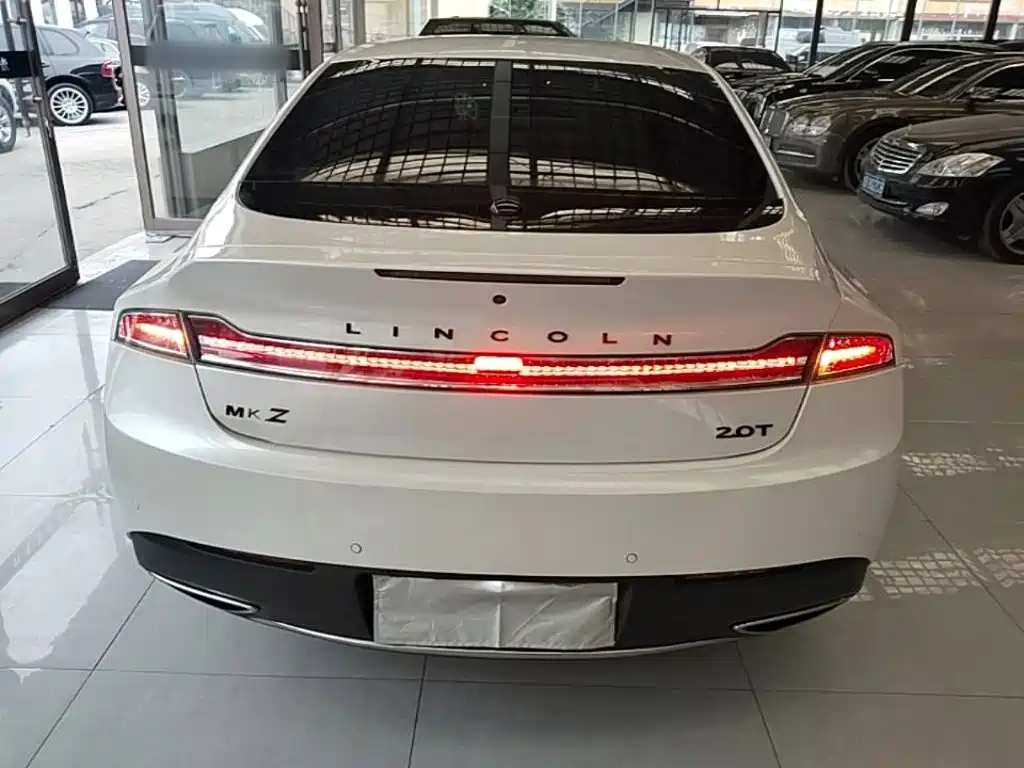 Lincoln MKZ 2.0 T Graceful
