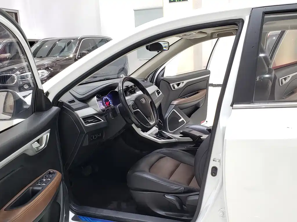 Vision 1.5 L Auto Distinguished