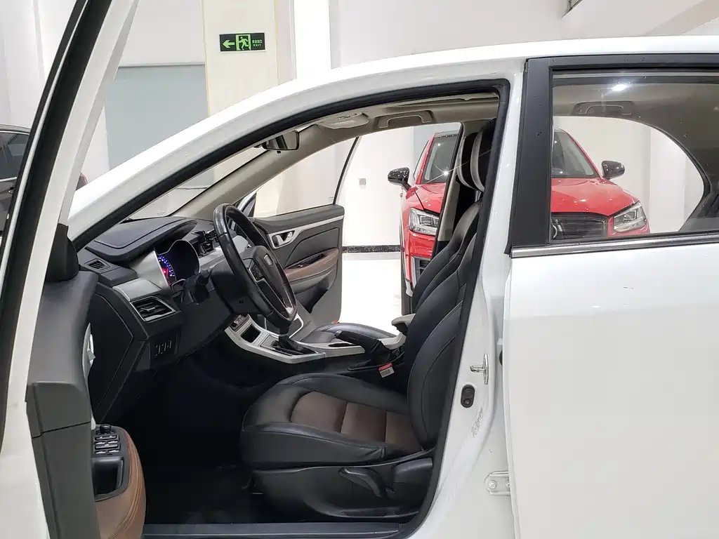Vision 1.5 L Auto Distinguished