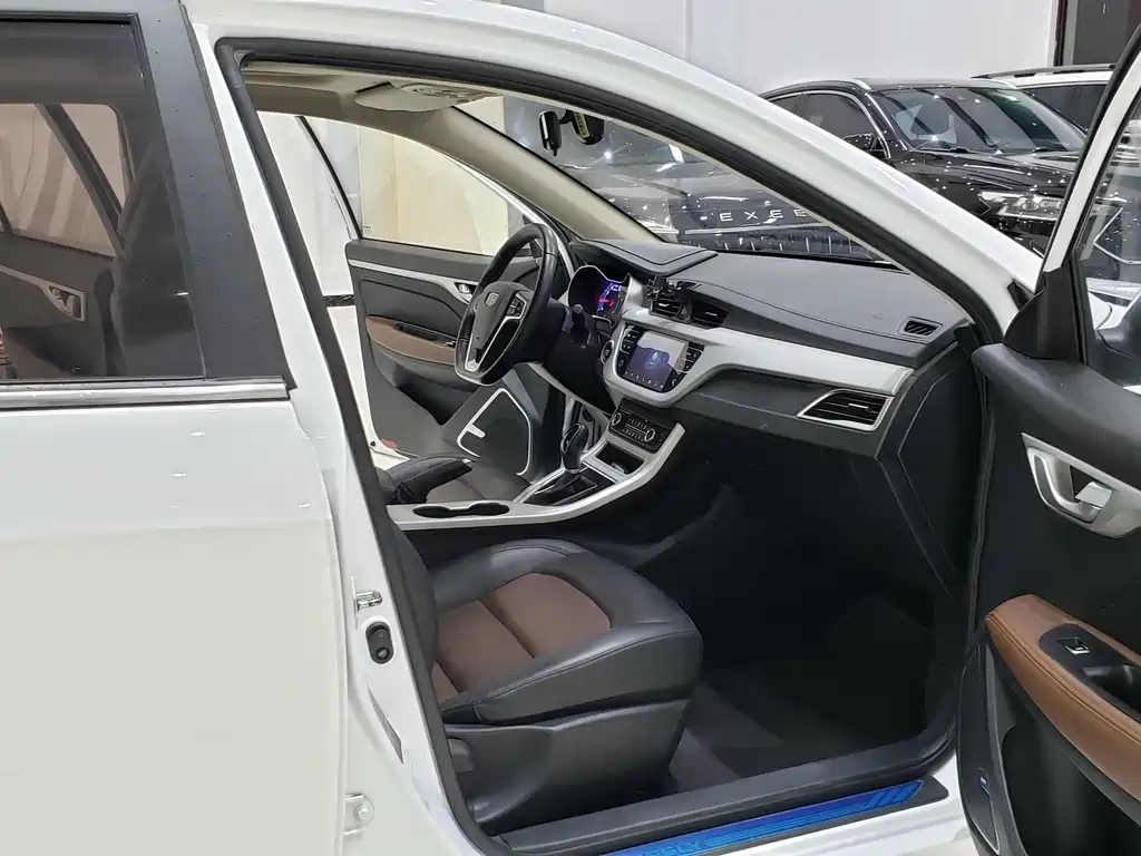 Vision 1.5 L Auto Distinguished