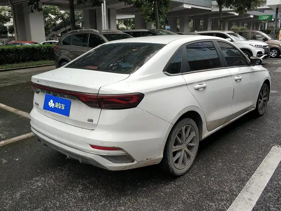 Emgrand 4 th Gen 1.5 L CVT Flagship