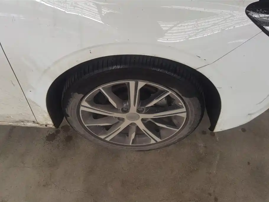 Emgrand 4 th Gen 1.5 L CVT Flagship