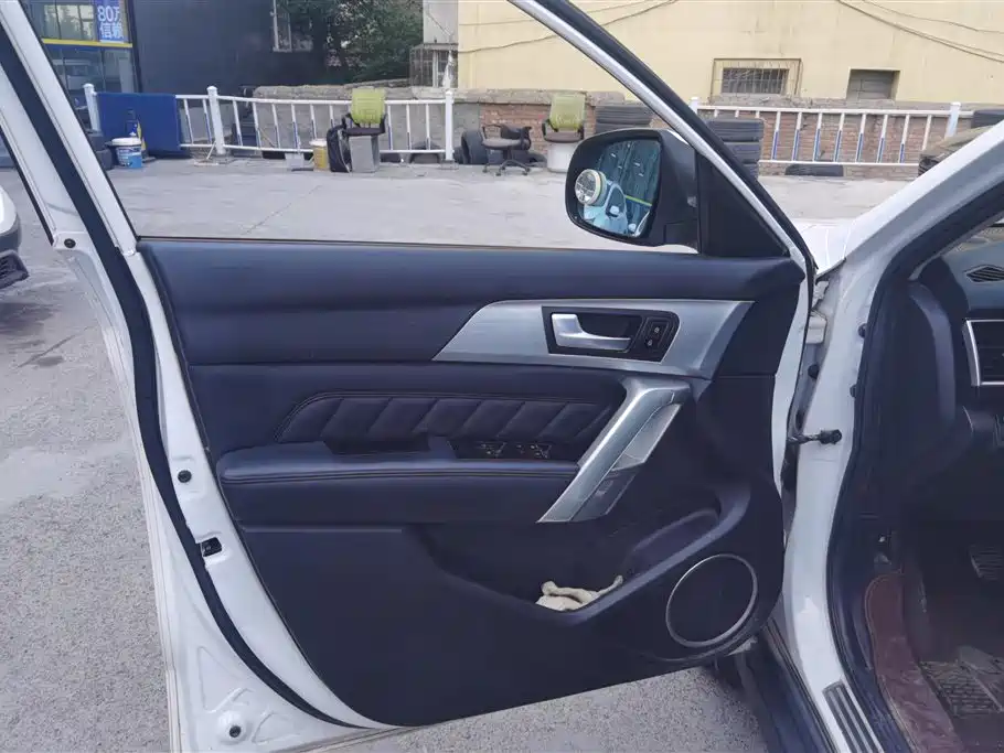 Haval H2 1.5 T Manual 2 WD Distinguished