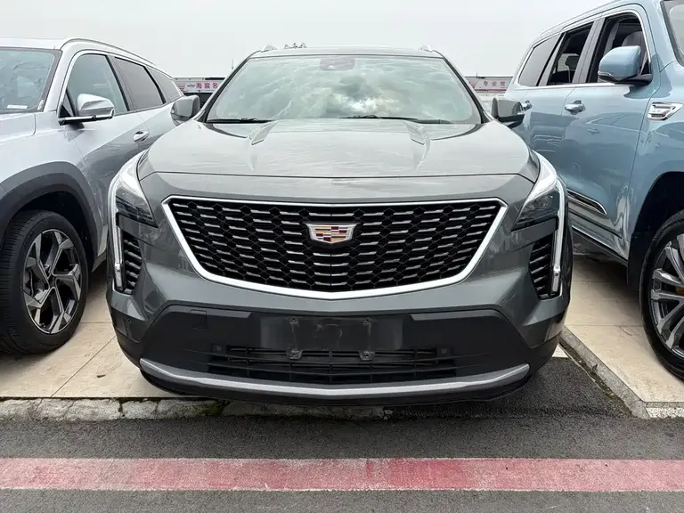 Cadillac XT4 28 T 4 WD Leading