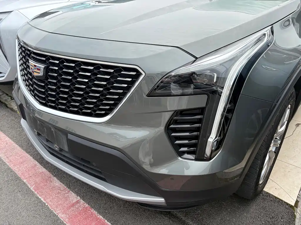 Cadillac XT4 28 T 4 WD Leading