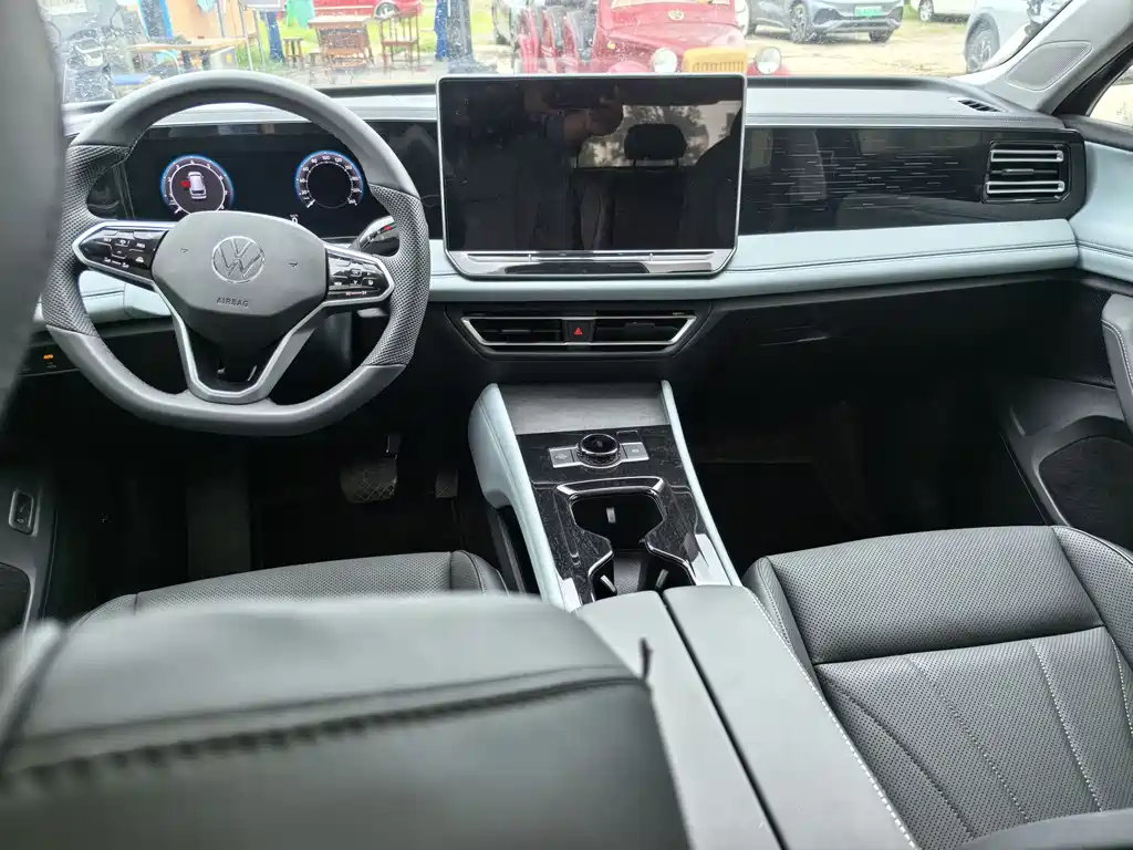 Tiguan L 途观L 2025款 PRO 380 TSI 两驱智行版