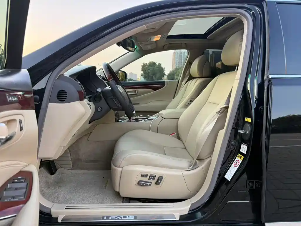 Lexus LS 460 L Distinguished