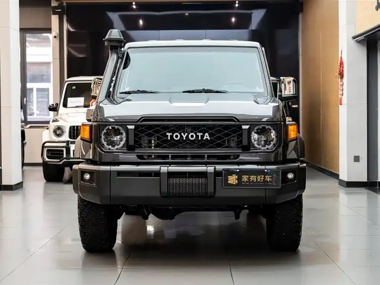 Toyota Land Cruiser (Import) 兰德酷路泽(进口) LC76 2024款 4.5 T 柴油版