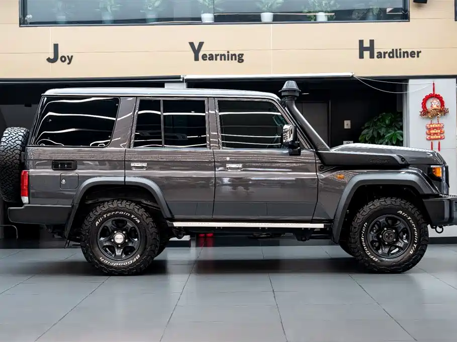 Land Cruiser (Import) 兰德酷路泽(进口) LC76 2024款 4.5 T 柴油版