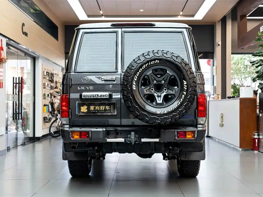 Land Cruiser (Import) 兰德酷路泽(进口) LC76 2024款 4.5 T 柴油版
