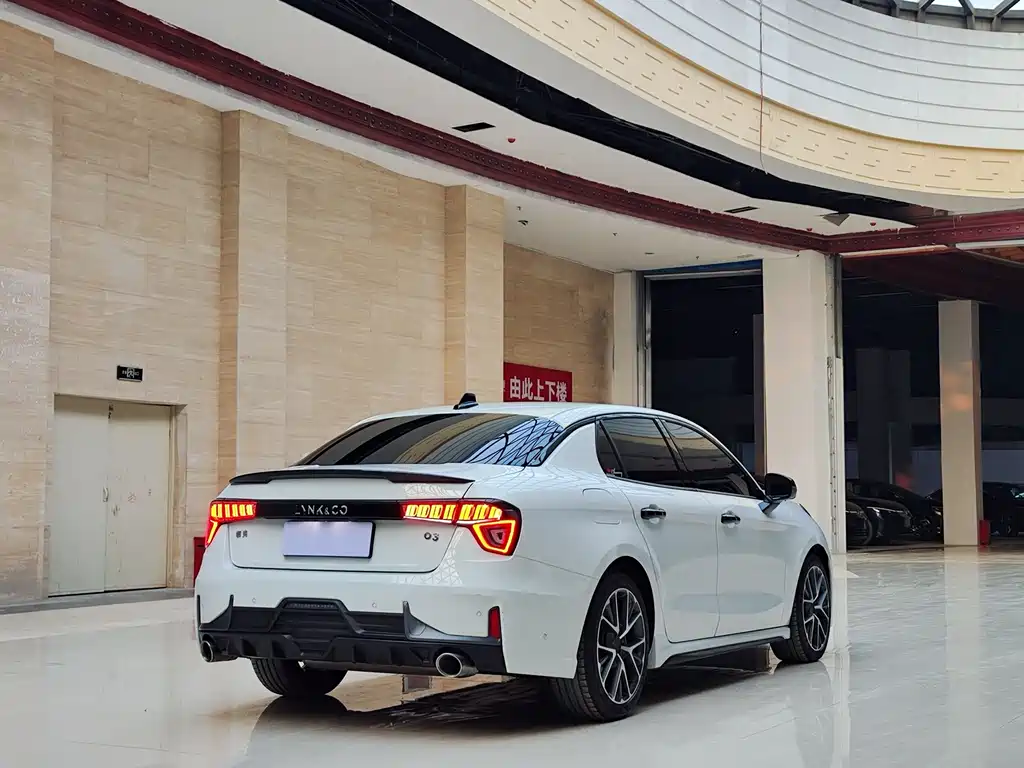 Lynk & Co 03 2.0 TD DCT Power Pro