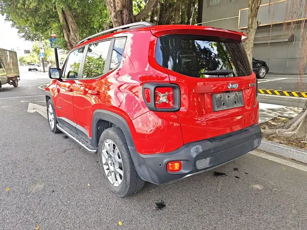 Renegade 自由侠 2021款 220 T 自动精英版