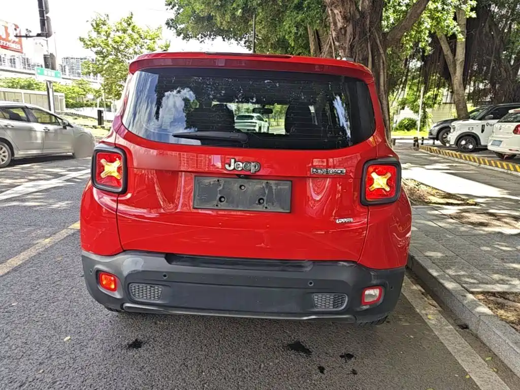 Renegade 自由侠 2021款 220 T 自动精英版
