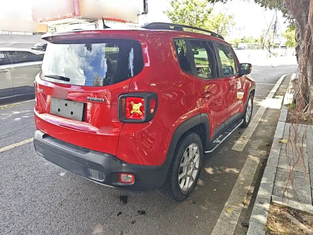 Renegade 自由侠 2021款 220 T 自动精英版