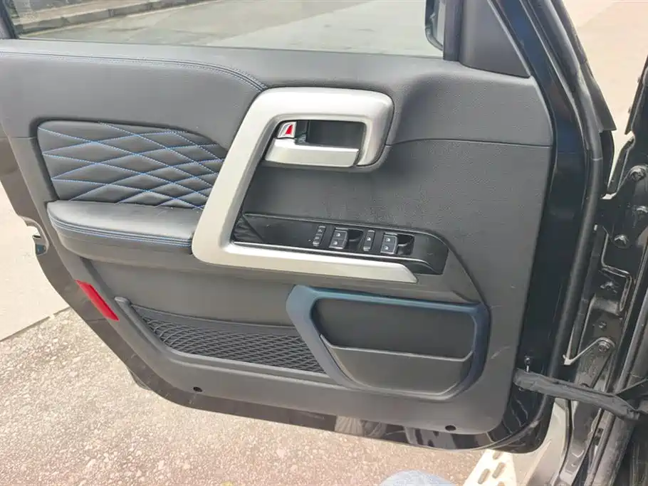 BAIC BJ40 2.0 T City Hunter Glory