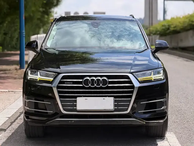 Audi Q7 55 TFSI Tech