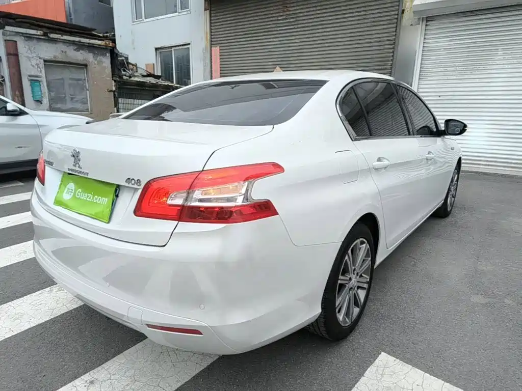 Peugeot 408 1.2 T Auto Luxury