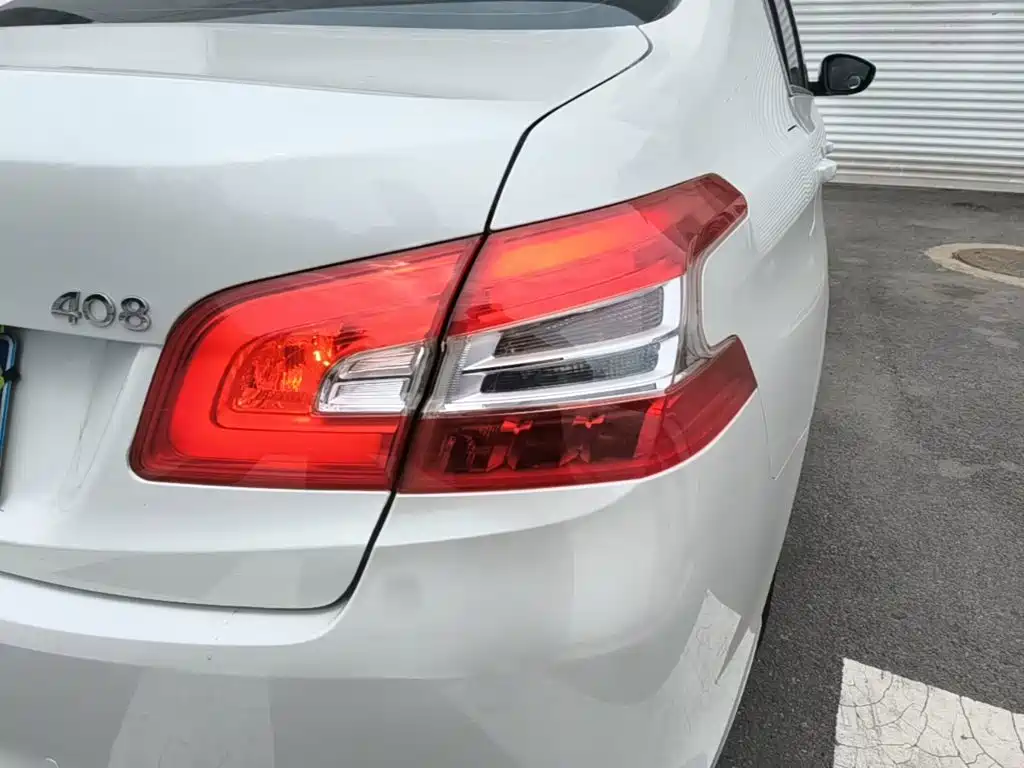 Peugeot 408 1.2 T Auto Luxury