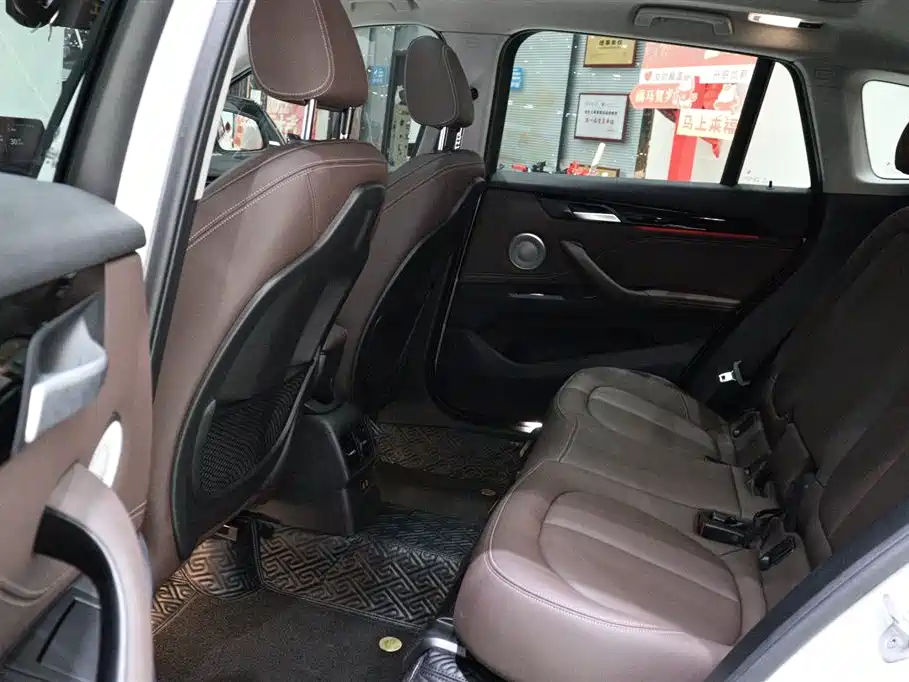 BMW X1 sDrive25 Li Leading