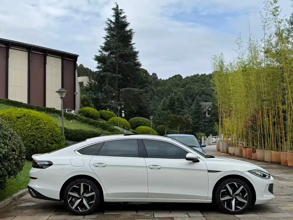 Lamando Lamando L 280 TSI DSG Spicy Cool