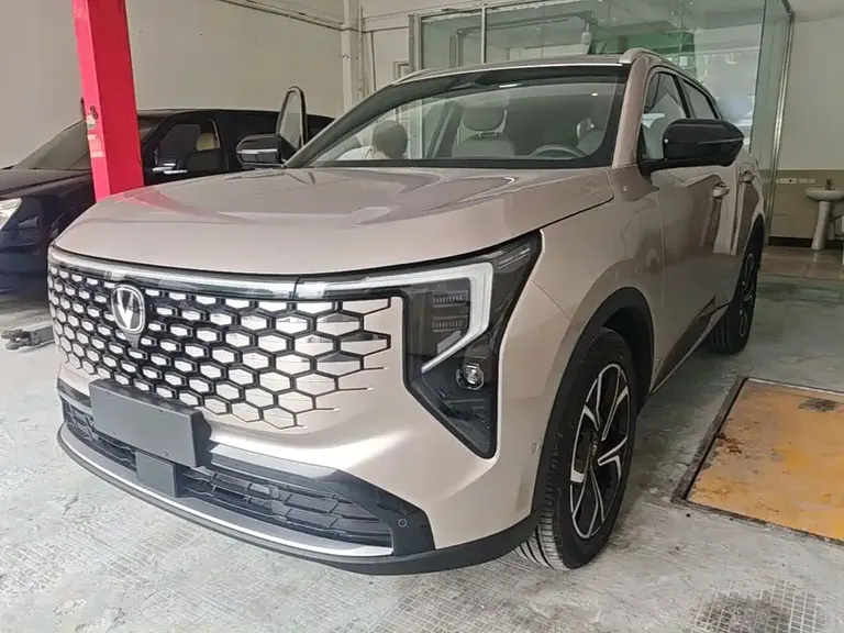 Changan CS55 PLUS 4 th Gen New Blue Whale 1.5 T Celestial Distinguished