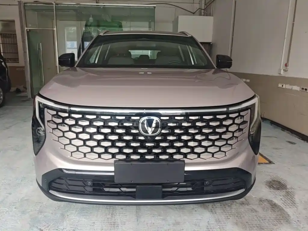 Changan CS55 PLUS 4 th Gen New Blue Whale 1.5 T Celestial Distinguished