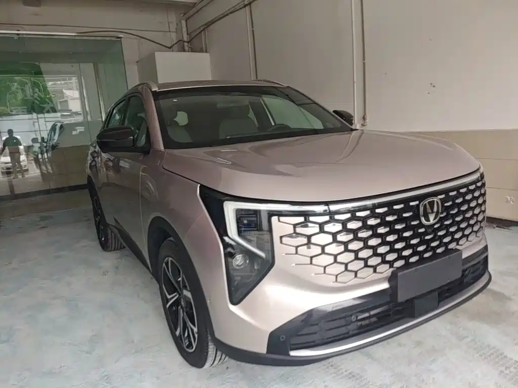 Changan CS55 PLUS 4 th Gen New Blue Whale 1.5 T Celestial Distinguished