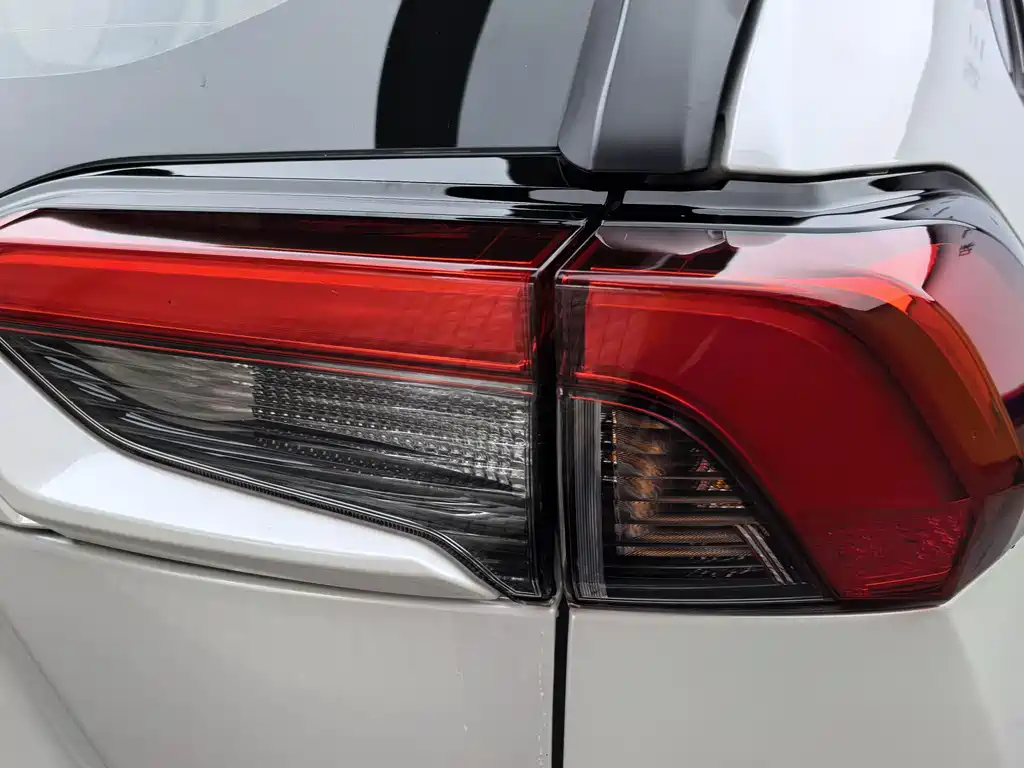 RAV4 2.0 L CVT 2 WD Urban