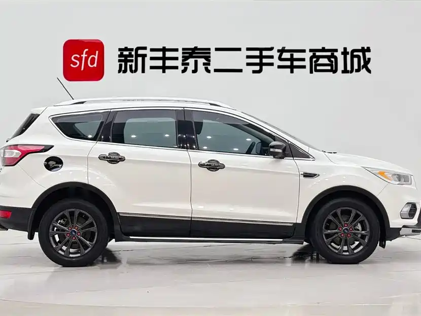 Kuga EcoBoost 180 2 WD Platinum Wing CN-VI