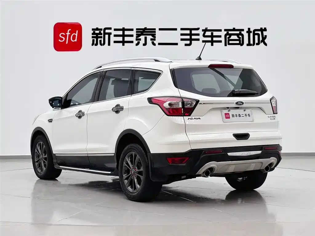 Kuga EcoBoost 180 2 WD Platinum Wing CN-VI