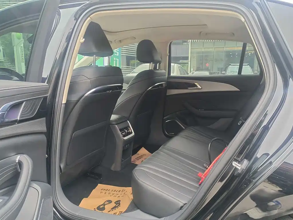 Hongqi H5 1.5 T DCT Connected Flagship Joy