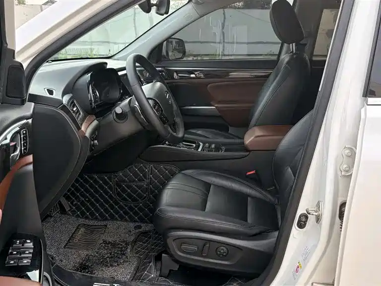 GAC Trumpchi GS8 320 T 2 WD Luxury Connected (7-seat)