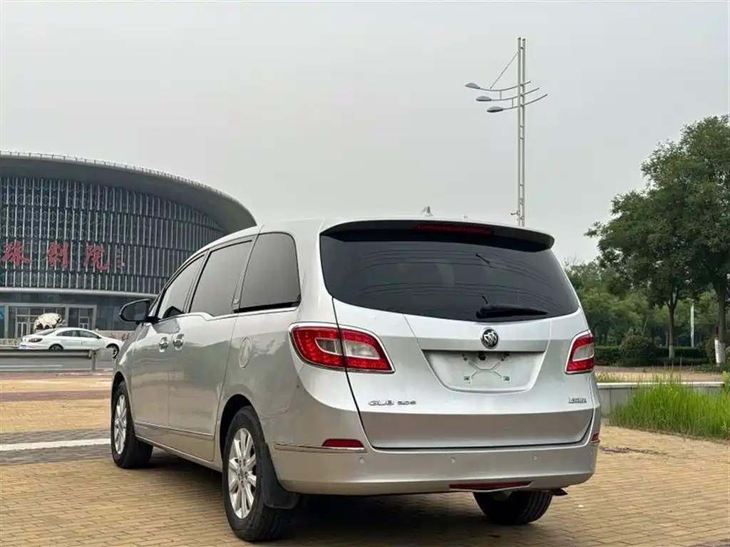 Buick GL8 3.0 L XT Luxury Business Flagship