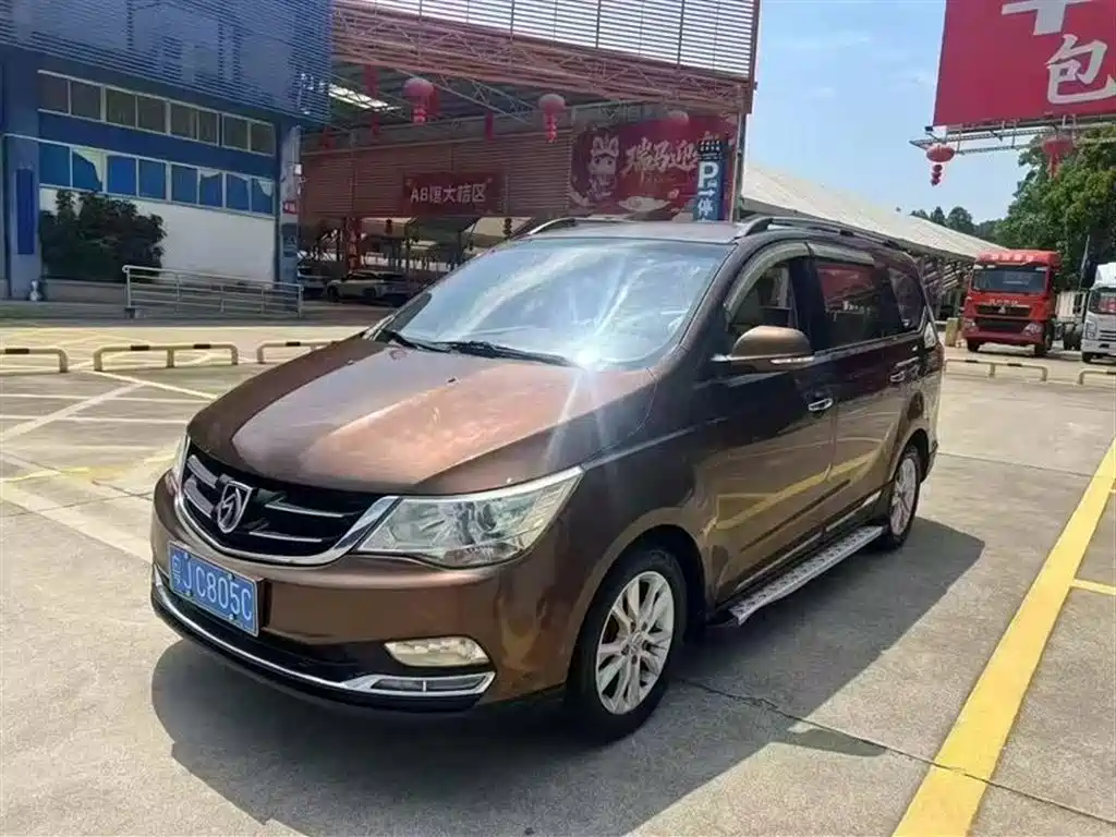 Baojun 730 1.5 L Manual Comfort 7-seat CN-V